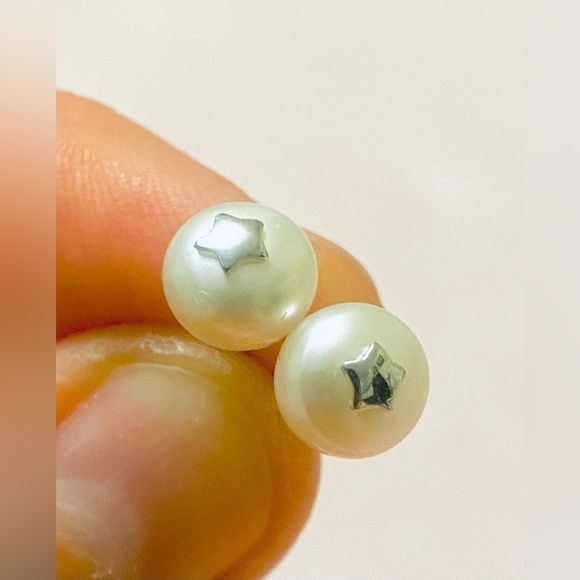 Jewelry - Elegant Pearl Stud Earring with Stars ⭐️ . Sterling Silver 🌸
